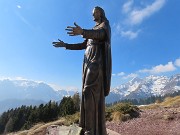 41 Cristo Redentore con braccia aperte sull'alta Valle Brembana